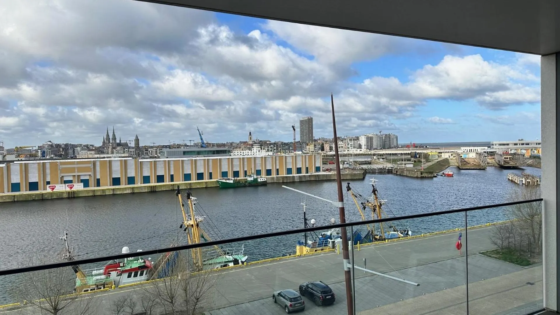 Open Zicht Op Stad Oostende En Zee/Strandzicht, Groot Zuidterras, 3 Slpks, 125M², Dubbele Garage Apartment Ostend